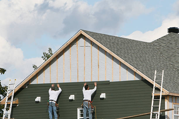 Professional Vinyl Siding technician working in Wilmington, MA